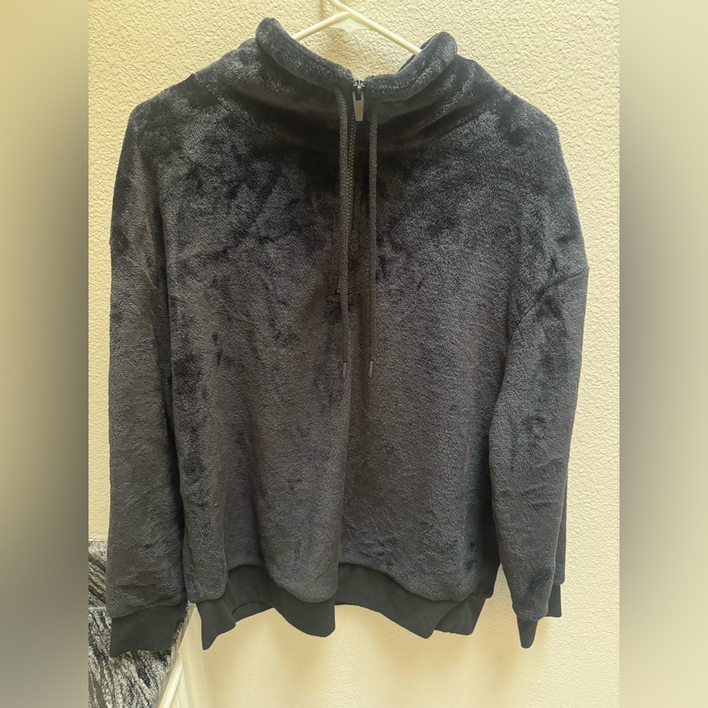 Secret Treasures Women's Fleece Pullover - Size Lg (12/14) -Black